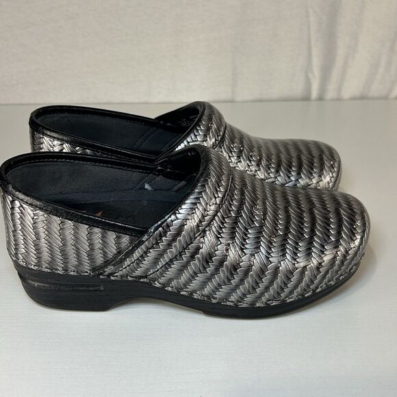 Dansko Pro XP Clogs Comfort Shoes Silver Color Women’s size 37 EU 6.5 US - Picture 1 of 7
